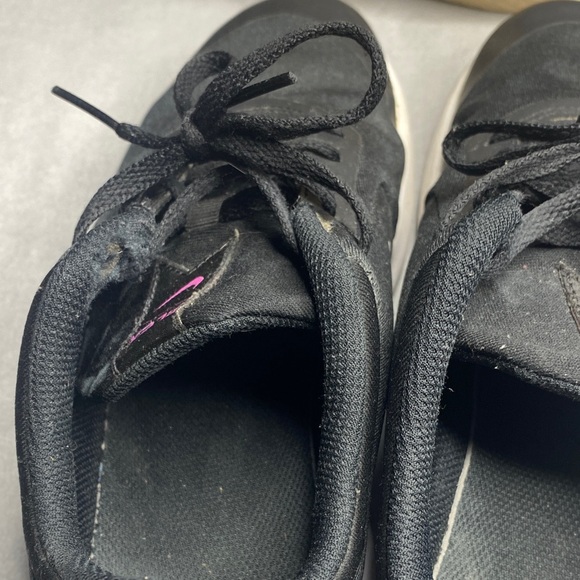 Nike Kids Sneakers in Black and Pink - Picture 6 of 9